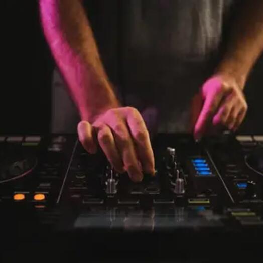 DJ academy. Мастер-класс по диджеингу