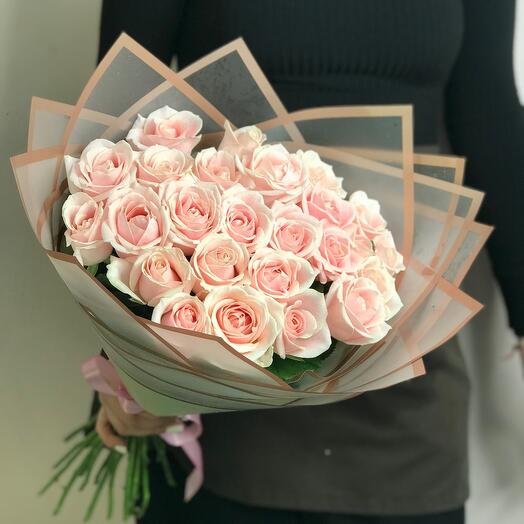 23 розовые розы