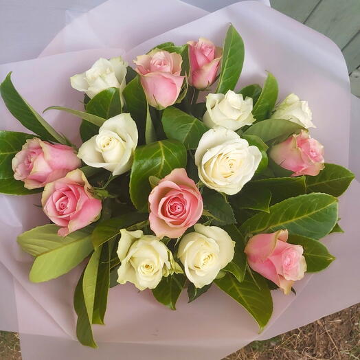 Pink and white roses bouquet