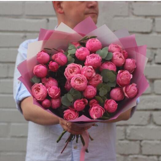 9 кустовых пионовидных роз Сильва пинк с эвкалиптом