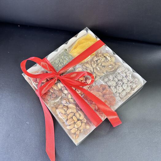 Подарочный набор «Орехи и сухофрукты»