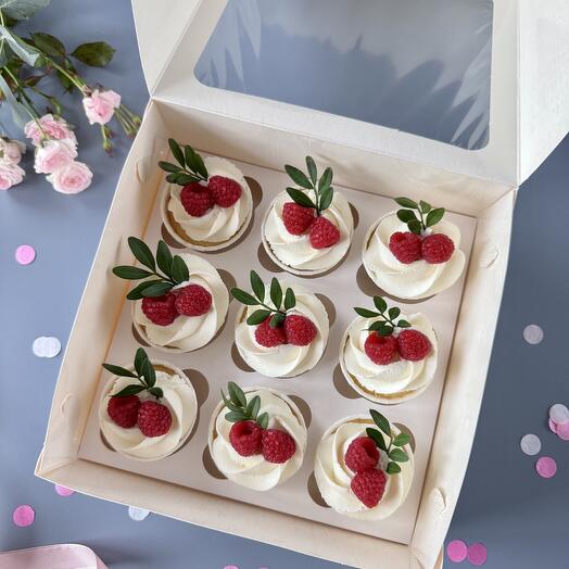 Капкейки 9 шт с мармеладной малиной