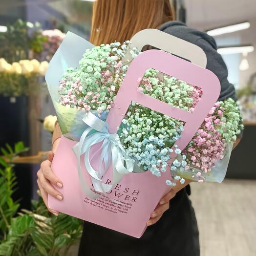 Gypsophila arcoiris en un bolso
