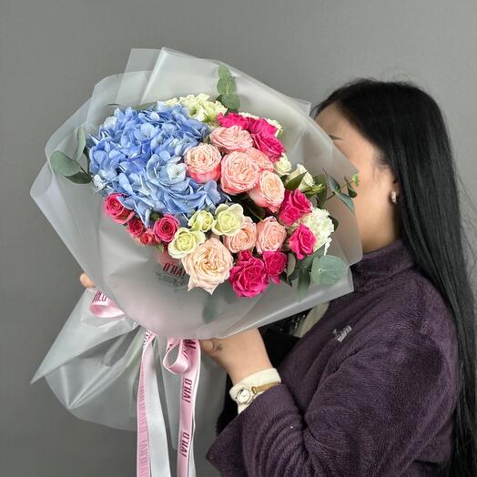 Hydrangea and sprey roses bouquet