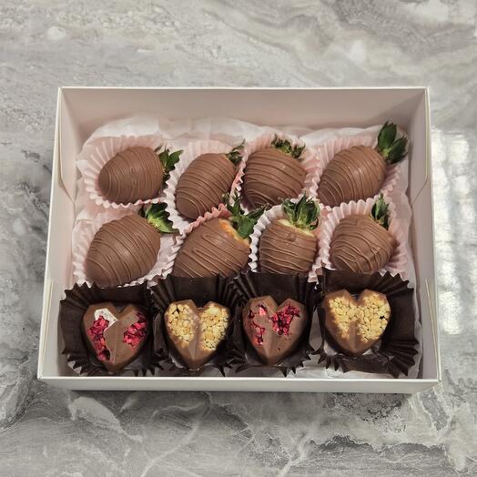 Клубника в шоколаде callebaut и конфеты набор
