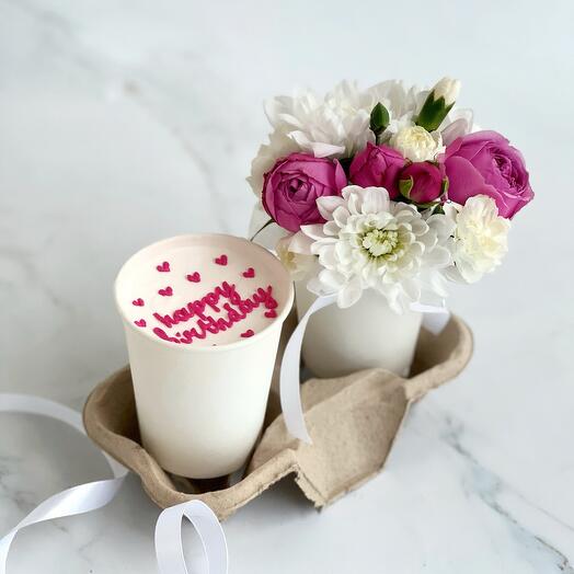 Цветы и торт в стакане happy birthday