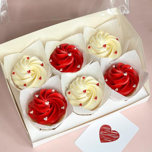 Cupcakes with hearts for February 14th, Valentine's Day for the soulmate