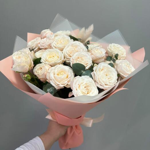 Bouquet of peony-shaped bush roses