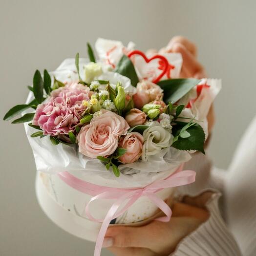 Коробочка с цветами и любовью