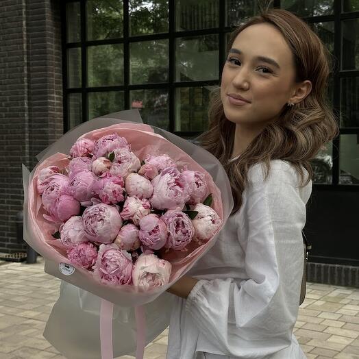 Букет из пионов