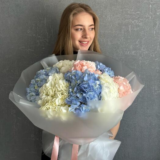Букет из 9 шикарных гортензий