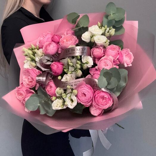 Букет из пионовидных роз и эустомы с эвкалиптом 🎀