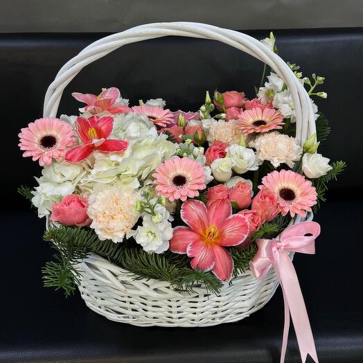 Корзина с цветами pink