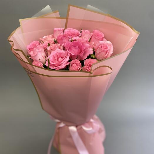 Bouquet of pink roses