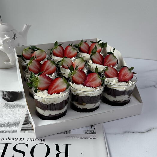 Set of 9 trifle mini cakes