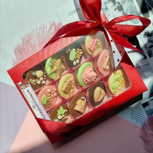 Вкусный оригинальный подарок: фантазийный набор бельгийского шоколада (ассорти) на День Рождения, юбилей, годовщину