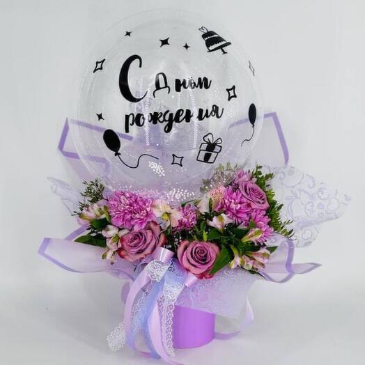 Цветы с воздушным шаром баблс в шляпной коробке на день рождения