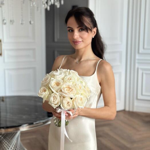 Букет невесты с парфюмированными розами White Ohara