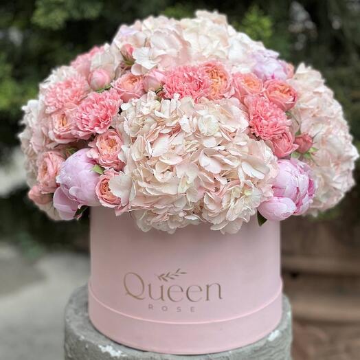 Цветы в коробке «Queen Rose»
