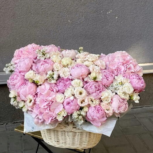 Корзина с цветами 33