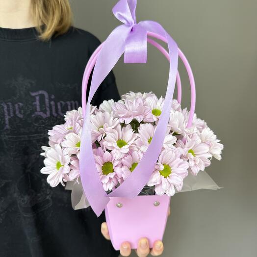 Сиреневые хризантемы в маленькой сумочке 💜