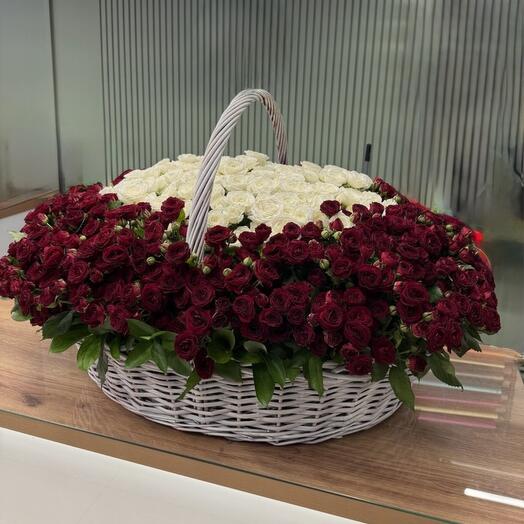 Корзина с кустовыми розами, Люкс качества