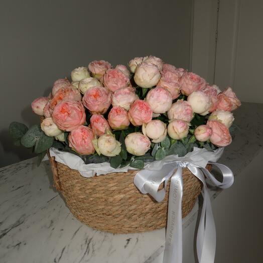 Корзина с цветами «Кремовая»