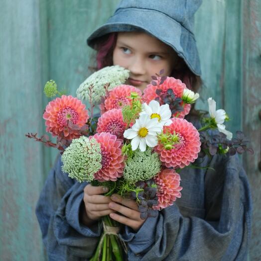 Георгины, зонтики и космея - Летний букет