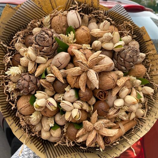 Букет из орехов «Римский»