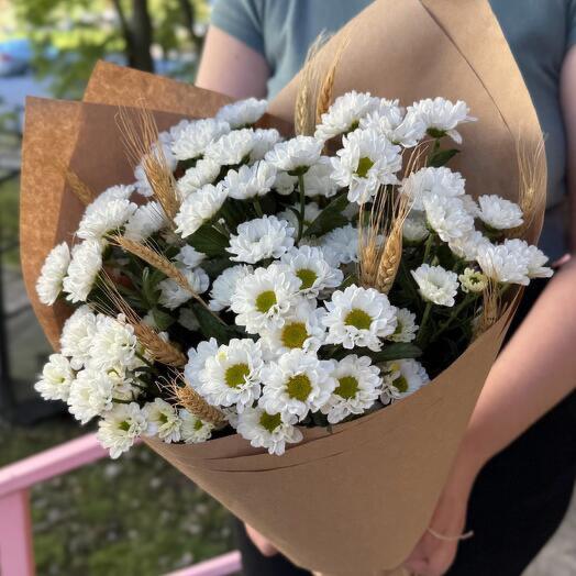 Букет ромашковых хризантем с колосьями