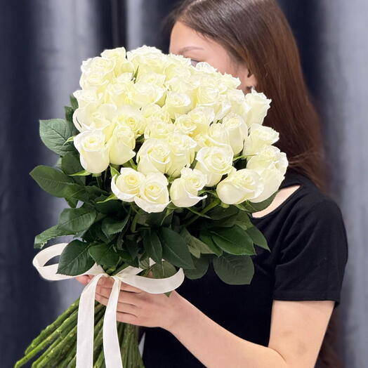 Нежный букет из 41 розы без оформления