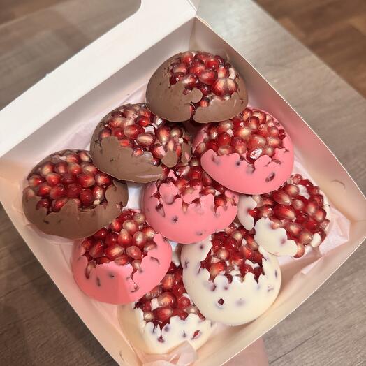 Гранат в шоколаде