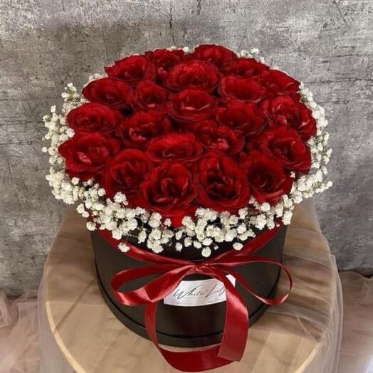 Розы в коробке 23 шт