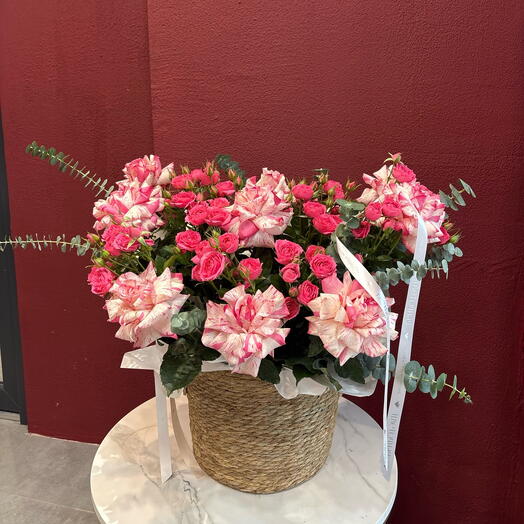 Воздушная композиция в корзине