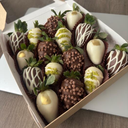 Набор из клубники в шоколаде 16 штук