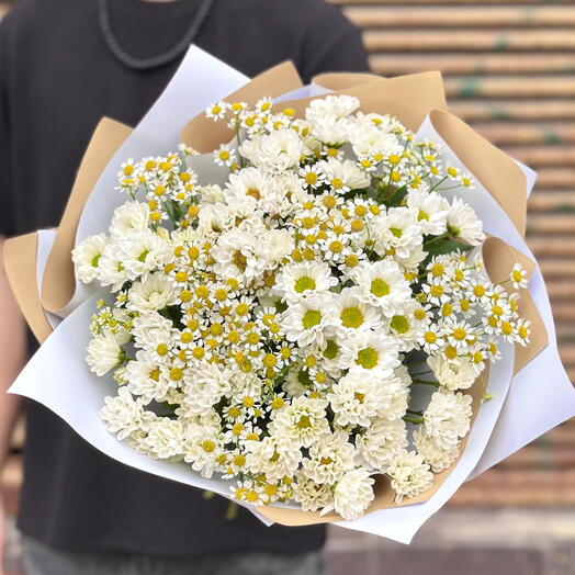 Букет из сантини и ромашек