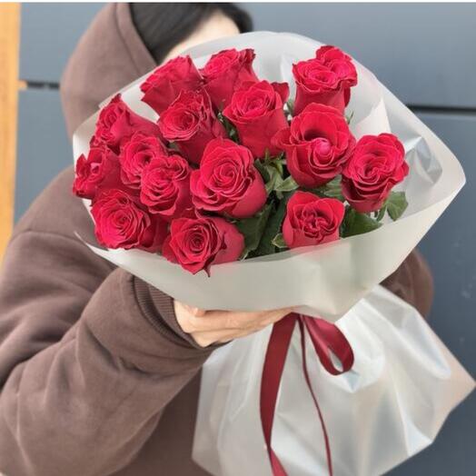 Букет красных роз  15шт
