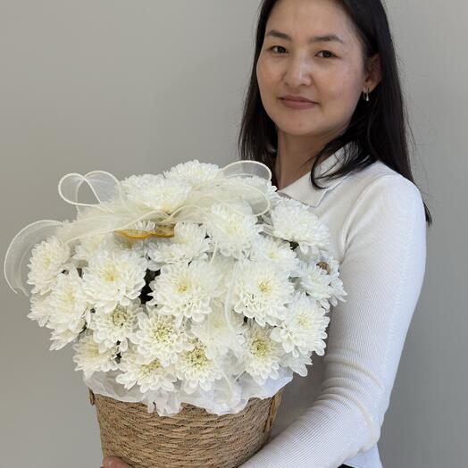 Хризантемы в корзине
