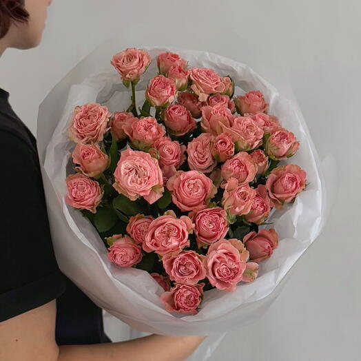 Букет из 7 кустовых роз «Madam Bombastic»