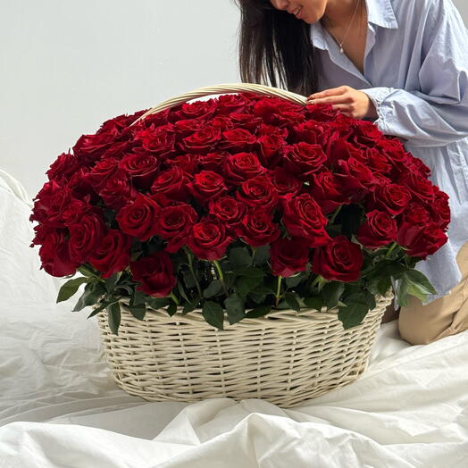 Корзина из 151 красной розы / Красные розы / Роза 0403