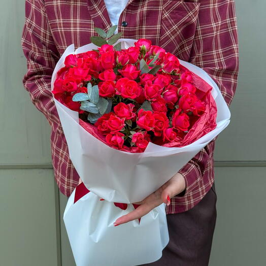 Букет из кустовой алой розы L + сладкий подарок 🎁