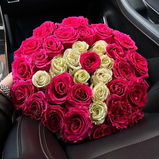 Композиция "Буква А из роз", размер М