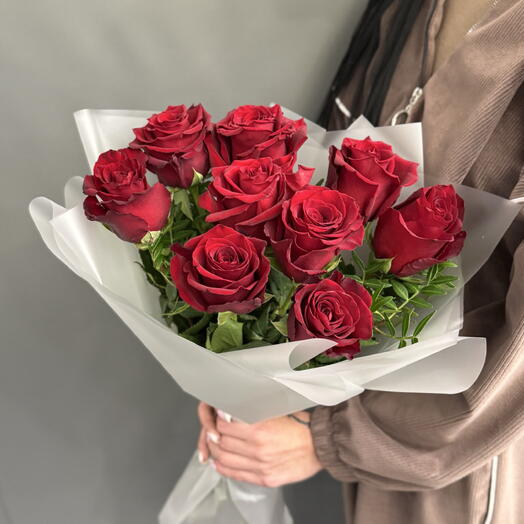 Красные розы 9 штук