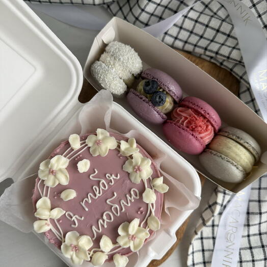 Набор сладостей - Бенто торт и макарон (макарун) ассорти в подарок любимой на 14 февраля