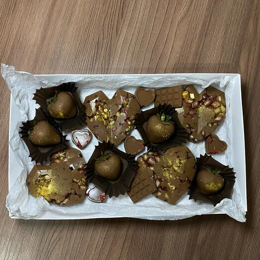 КЛУБНИКА И ГРАНАТ  В ШОКОЛАДЕ