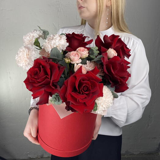 Корзина с красными французскими розами С677