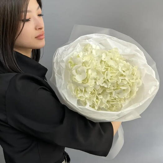 Букет-комплимент с белой гортензией