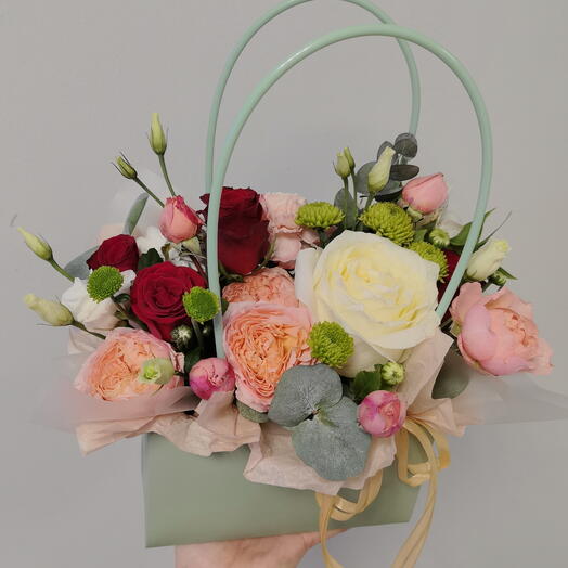 Композиция с пионовидной розой Джульетта в коробке