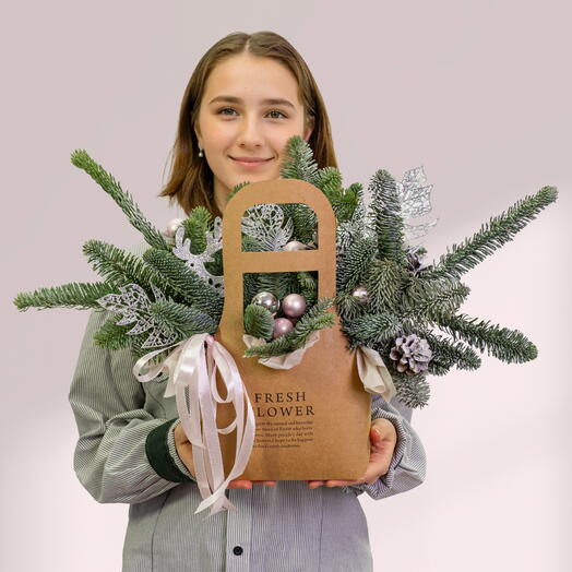 Новогодняя зимняя композиция в серебристом декоре. Арт.372