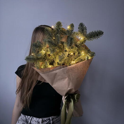 Букет новогодний с елью и яркими огоньками 🎄